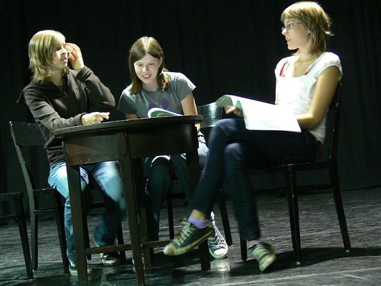 Theaterjugendclub mit Uraufführung (Foto: Theater) Theaterjugendclub mit Uraufführung (Foto: Theater)