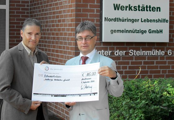 &Uuml;bergeben (Foto: Franziska Bernsdorf)