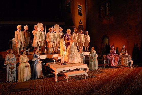 Proben im Schlosshof (Foto: Kühn) Proben im Schlosshof (Foto: Kühn)