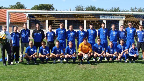 Neue Trikots übergeben (Foto: privat) Neue Trikots übergeben (Foto: privat)