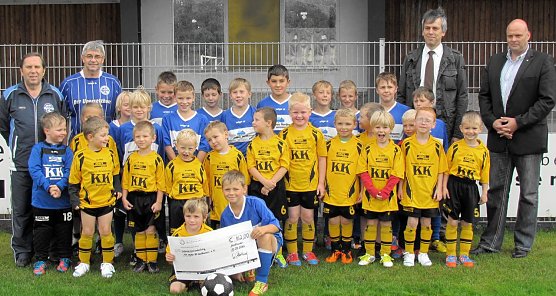 Erlös übergeben (Foto: F. Bernsdorf) Erlös übergeben (Foto: F. Bernsdorf)