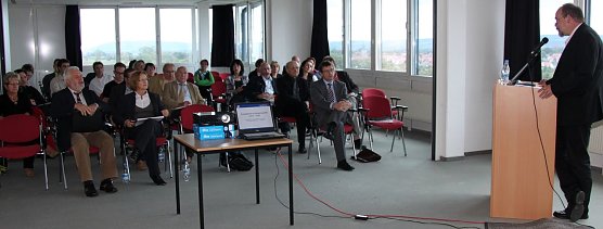 Referiert: Hans-Georg Müller (Foto: J. Piper) Referiert: Hans-Georg Müller (Foto: J. Piper)