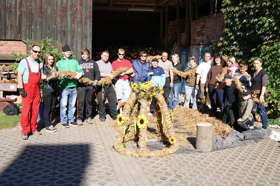 Stroh gewickelt (Foto: M. Randel) Stroh gewickelt (Foto: M. Randel)