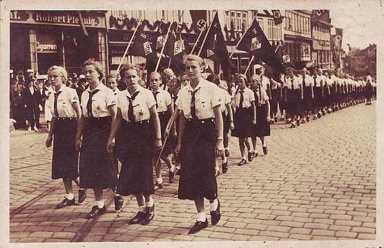 Aufmarsch am Kornmark (Foto: Stadtarchiv) Aufmarsch am Kornmark (Foto: Stadtarchiv)