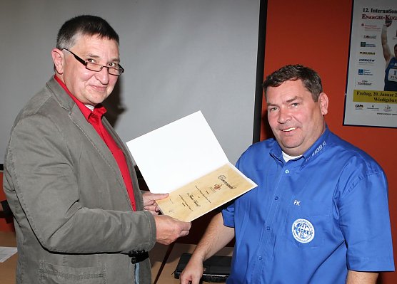 Frank Kirchhoff erhielt die Ehrennadel des Kreissportbundes Nordhausen (Foto: nnz) Frank Kirchhoff erhielt die Ehrennadel des Kreissportbundes Nordhausen (Foto: nnz)