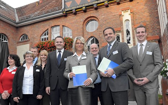 Workshop mit Kooperationsvertrag (Foto: FHN) Workshop mit Kooperationsvertrag (Foto: FHN)