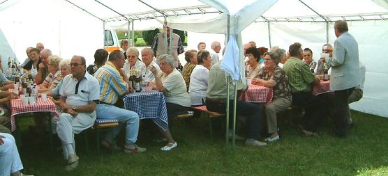Ehrung für ältere Kameraden (Foto: Liesegang) Ehrung für ältere Kameraden (Foto: Liesegang)