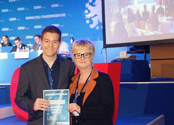 Stipendium übergeben (Foto: CDU) Stipendium übergeben (Foto: CDU)