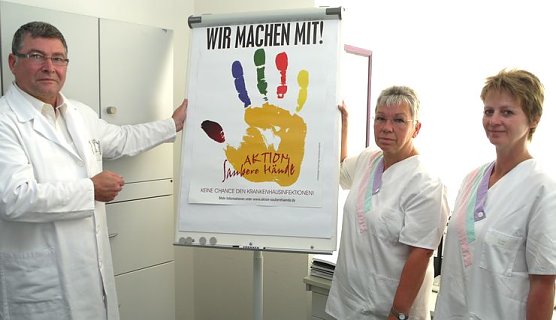 Team &uuml;berwacht die Aktion (Foto: SHK)