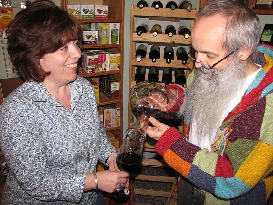 Wein verkosten (Foto: J. Piper)