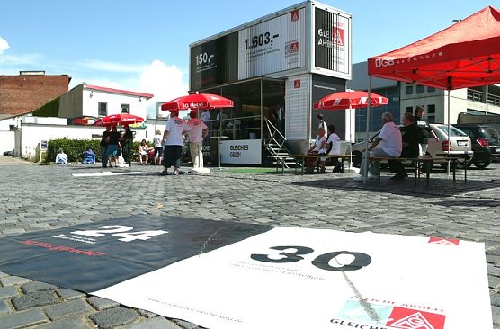 Auf dem Bahnhofsplatz  (Foto: nnz)
