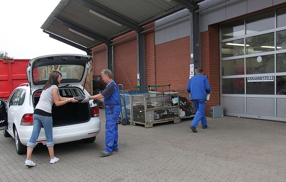 Elektroschrott abgeben (Foto: J. Piper) Elektroschrott abgeben (Foto: J. Piper)