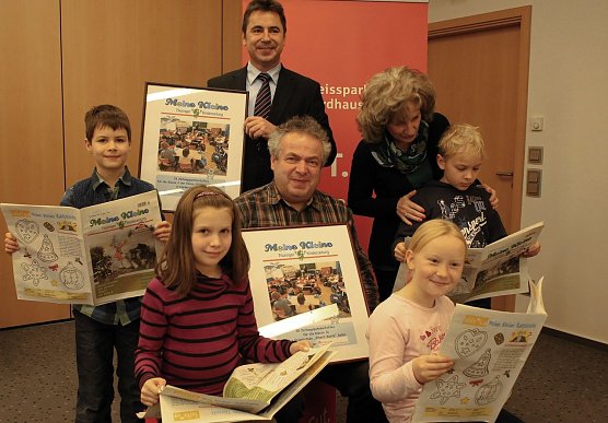 Kinder lesen Kinder Zeitung (Foto: nnz)