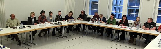 Runder, eckiger Tisch (Foto: nnz)