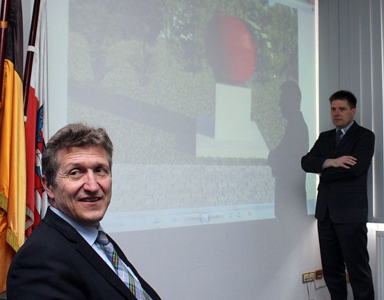 Modell vorgestellt (Foto: P. Grabe)