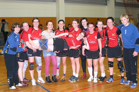 Freude über den Sieg und Danke an Maike Wuhrer (Foto: U. Tittel) Freude über den Sieg und Danke an Maike Wuhrer (Foto: U. Tittel)