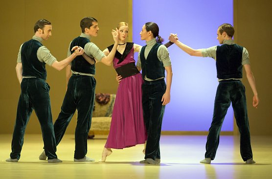 Kameliendame (Foto: T. Graner) Kameliendame (Foto: T. Graner)