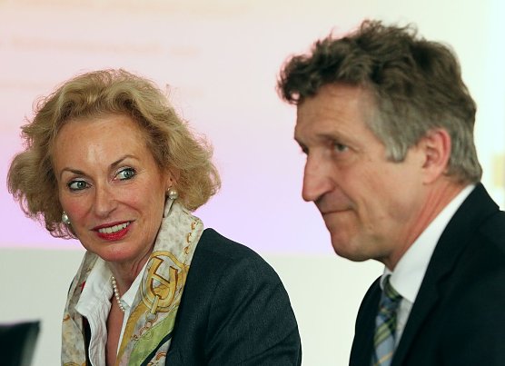 Gespr&auml;ch im Rathaus (Foto: nnz)