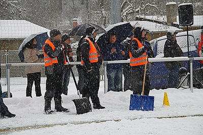 Helfer gesucht (Foto: Archiv Verkouter) Helfer gesucht (Foto: Archiv Verkouter)