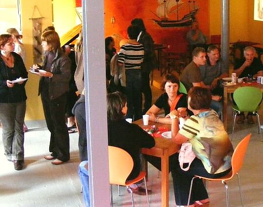 Im Hinterhof (Foto: Horizont)