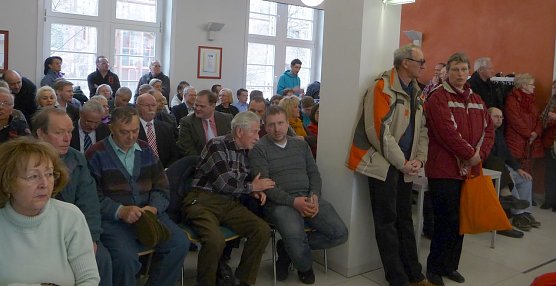 Interessierte B&uuml;rger (Foto: nnz)