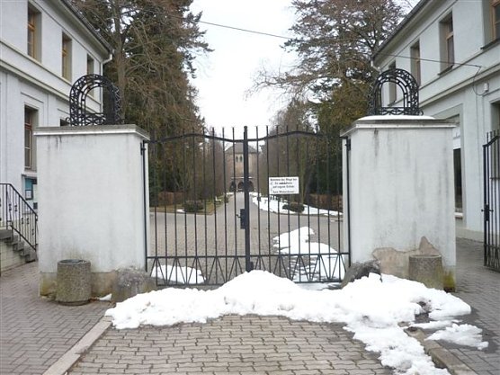 Schmiedeeisernes Tor am Haupteingang (Foto: Stadtverwaltung Nordhausen) Schmiedeeisernes Tor am Haupteingang (Foto: Stadtverwaltung Nordhausen)