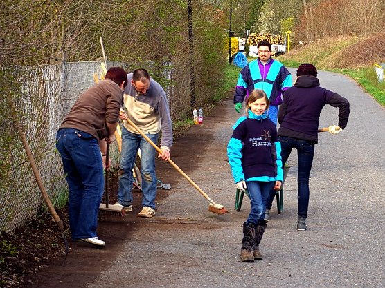 Fleißige Helfer werden gebraucht (Foto: S. Witzel) Fleißige Helfer werden gebraucht (Foto: S. Witzel)