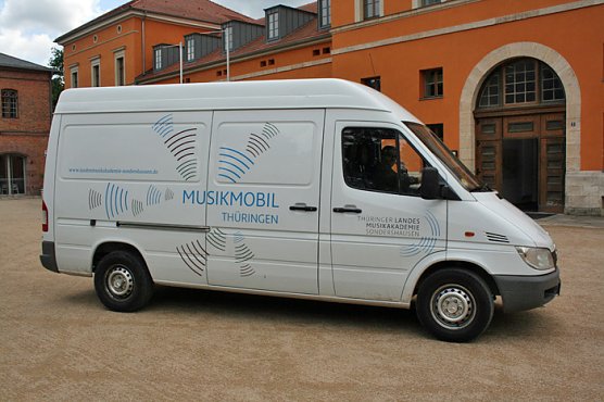 MusikMobil beim 3. Ilfelder Aktivtag (Foto: Thüringer Landesmusikakademie) MusikMobil beim 3. Ilfelder Aktivtag (Foto: Thüringer Landesmusikakademie)