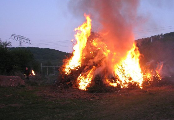 Feuer wird nachgeholt (Foto: M. Randel)