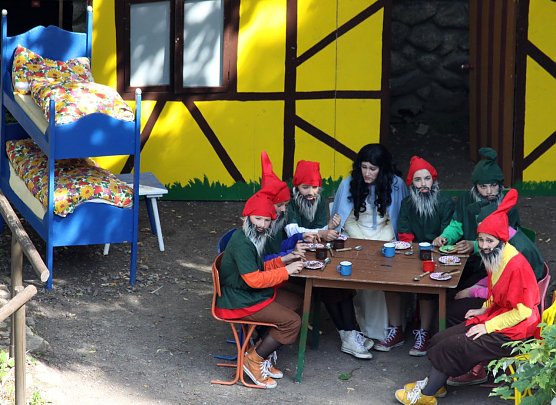 Schneewittchen und die sieben Zwerge (Foto: Theater Fairytale Thale)