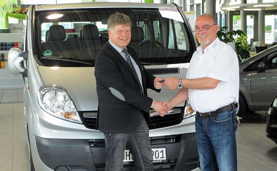 &Uuml;bergeben (Foto: KSB)