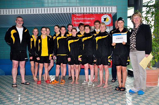 Lottogelder &uuml;bergeben (Foto: privat)