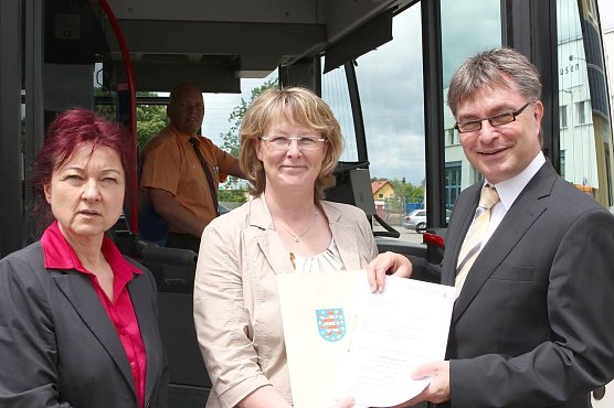 Bescheid übergeben (Foto: nnz) Bescheid übergeben (Foto: nnz)