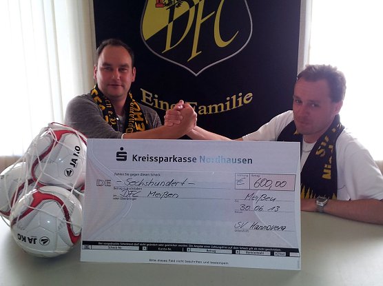 Vereinsfreundschaft besiegelt (Foto: privat) Vereinsfreundschaft besiegelt (Foto: privat)