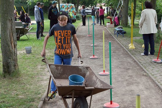 Schubkarren-Rennen (Foto: E. Falley) Schubkarren-Rennen (Foto: E. Falley)