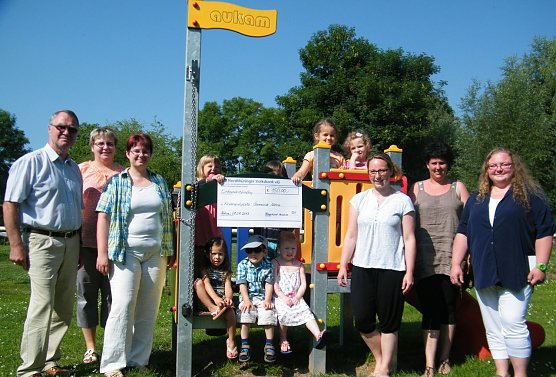 Spende für den Spielplatz (Foto: privat) Spende für den Spielplatz (Foto: privat)