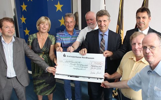 Scheck übergeben (Foto: P. Grabe|Stadtverwaltung Nordhausen) Scheck übergeben (Foto: P. Grabe|Stadtverwaltung Nordhausen)