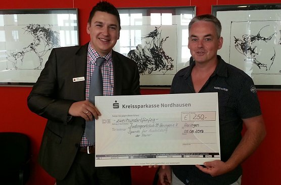 Übergeben (Foto: privat) Übergeben (Foto: privat)