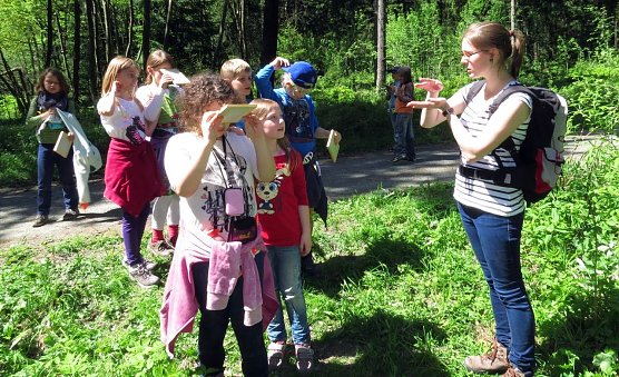 Jenny Linde mit Schülergruppe (Foto: Walter Wimmer) Jenny Linde mit Schülergruppe (Foto: Walter Wimmer)