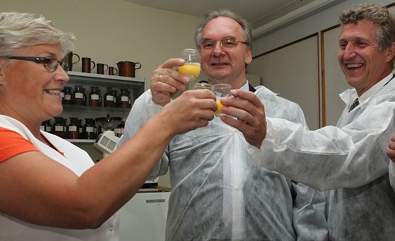 Gemeinsam ansto&szlig;en: Dohnalek, Haseloff, Zeh (Foto: nnz)