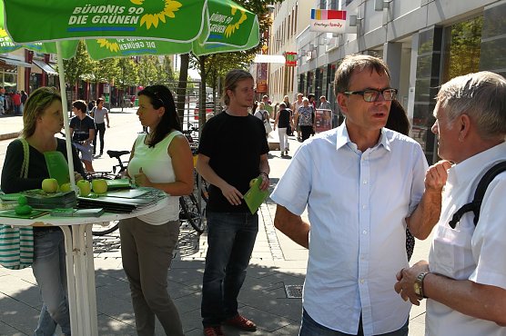 Stra&szlig;enwahlkampf (Foto: nnz)