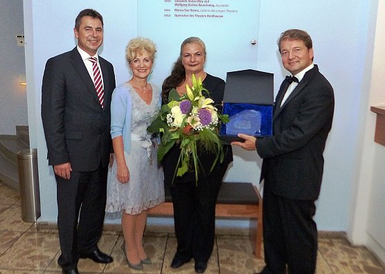 &Uuml;bergeben (Foto: B. Susemihl)