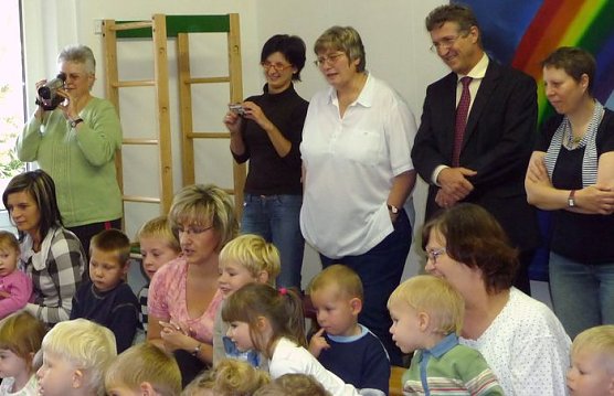 Besuch bei den Kleinsten (Foto: Freyberg)
