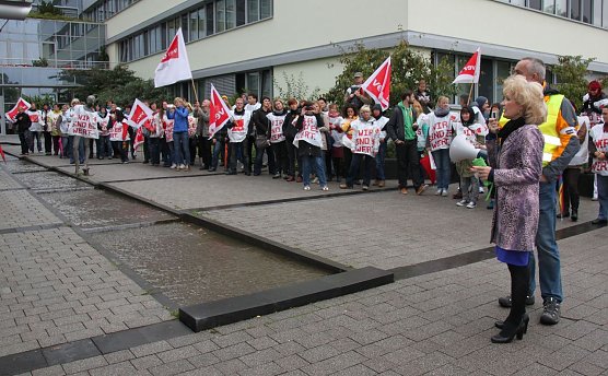 Keller vor dem Klinikum (Foto: J. Piper) Keller vor dem Klinikum (Foto: J. Piper)