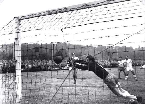 Gegen Rudisleben in der Saison 1965/66 (Foto: Archiv Verkouter)