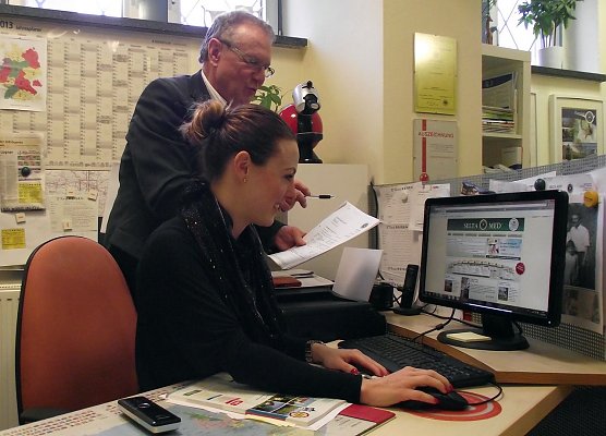 Beraten beide die Kunden ausf&uuml;hrlich (Foto: K. Frank)