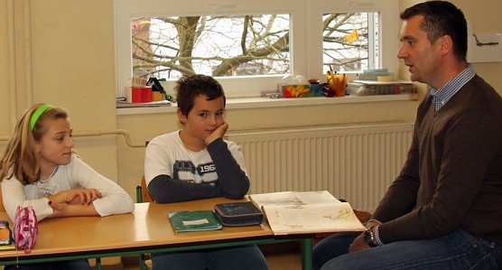 Niels Neu liest vor (Foto: J. Piper)