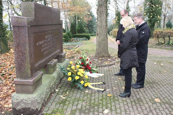 Gedenken zum Volkstrauertag (Foto: P. Grabe|Stadtverwaltung Nordhausen)