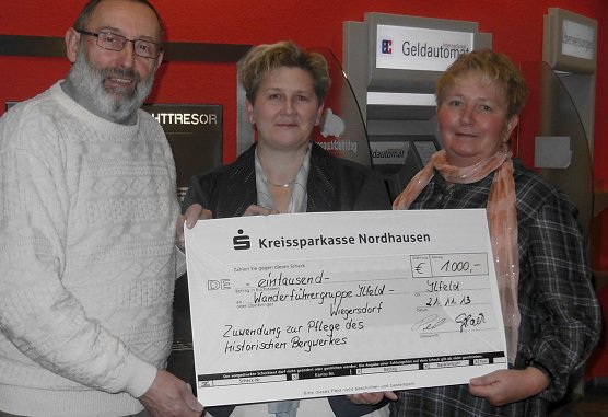 &Uuml;bergeben (Foto: L. Schubert)