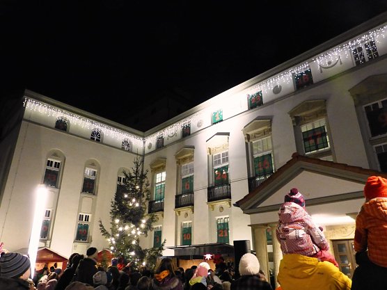 Ein riesiger Adventskalender (Foto: B. Susemihl)